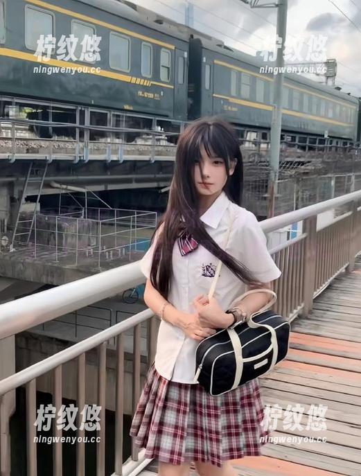 “51吃瓜网”的链接在线，最当下的八卦像是奔涌而来，风头更劲。